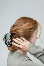 Load image into Gallery viewer, Vervain Deep Claw - Purple Flower Garden Hair Clip