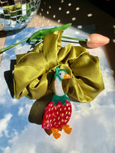 Load image into Gallery viewer, Gooseberry Hair Claw
