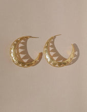 Load image into Gallery viewer, Doon Earrings: Gold Vermeil
